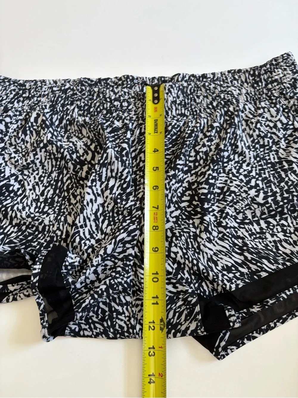 Athleta Printed Mesh Racer Run Shorts Black White Size XL 4”